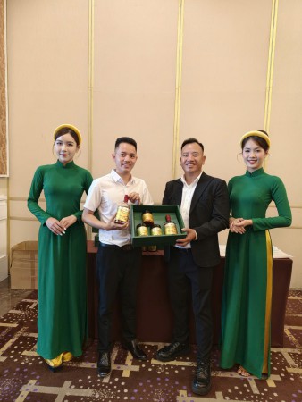 Gian hàng mật ong Hòa Hải nổi bật tại sự kiện Hội đồng hương Hà Tĩnh tại phương Nam